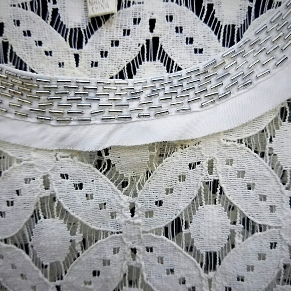 Miss Me Lace Blouse - Picture 2 of 5